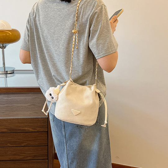 Damen Damen Umhängetasche aus hochwertigem Wildleder mit elegantem Kettengriff Nord Taschen