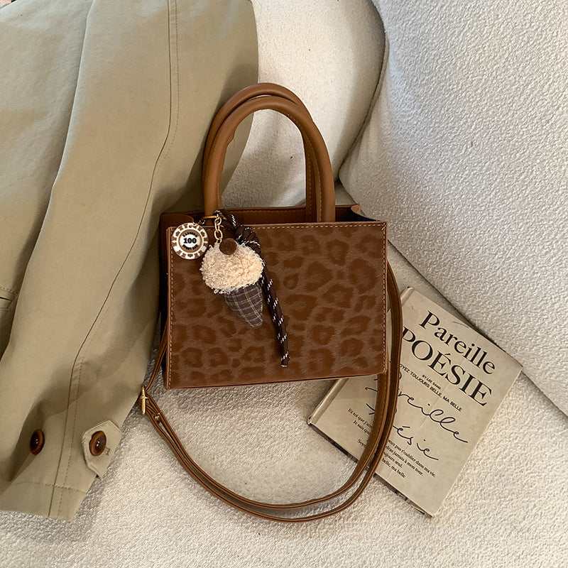Damen Handtasche mit elegantem Leo-Muster Nord Taschen