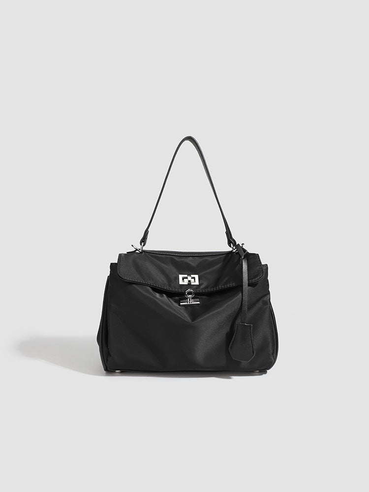 Damen Schultertasche mit eleganter Klappenoptik und praktischen Innentaschen Nord Taschen