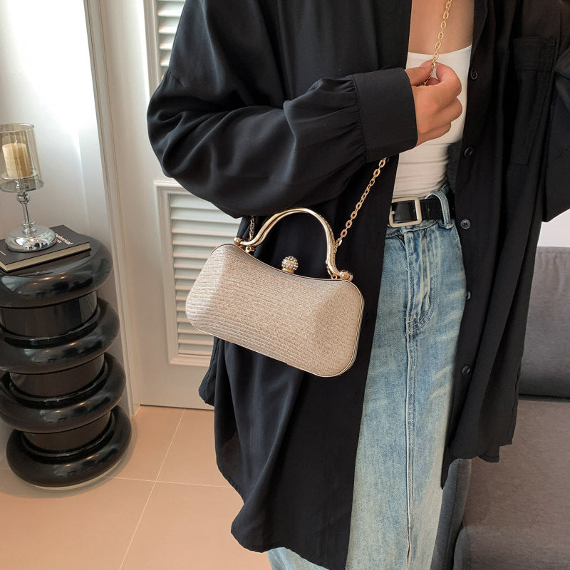 Damen glamouröse Clutch-Tasche mit dekorativem Kettenverschluss Nord Taschen