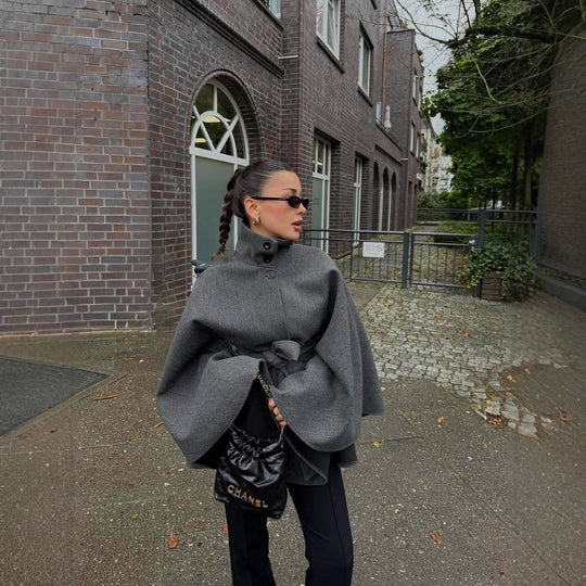 Damen Kurze Boxy-Wollmix-Jacke mit Stehkragen und aufgesetzten Pattentaschen Nord Taschen