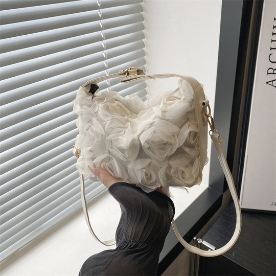 Damen Umhängetasche mit floralen Applikationen und elegantem Verschluss Nord Taschen