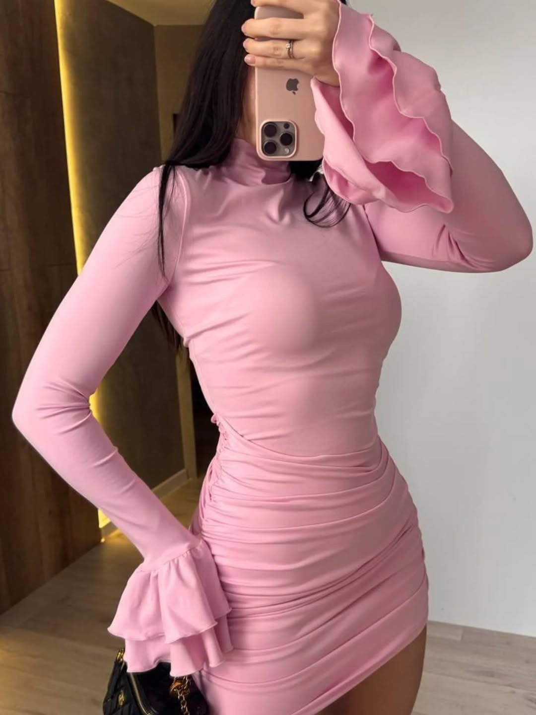 Damen Eng anliegendes Minikleid mit Rüschen-Volantärmeln und geraffter Wickeloptik Nord Taschen