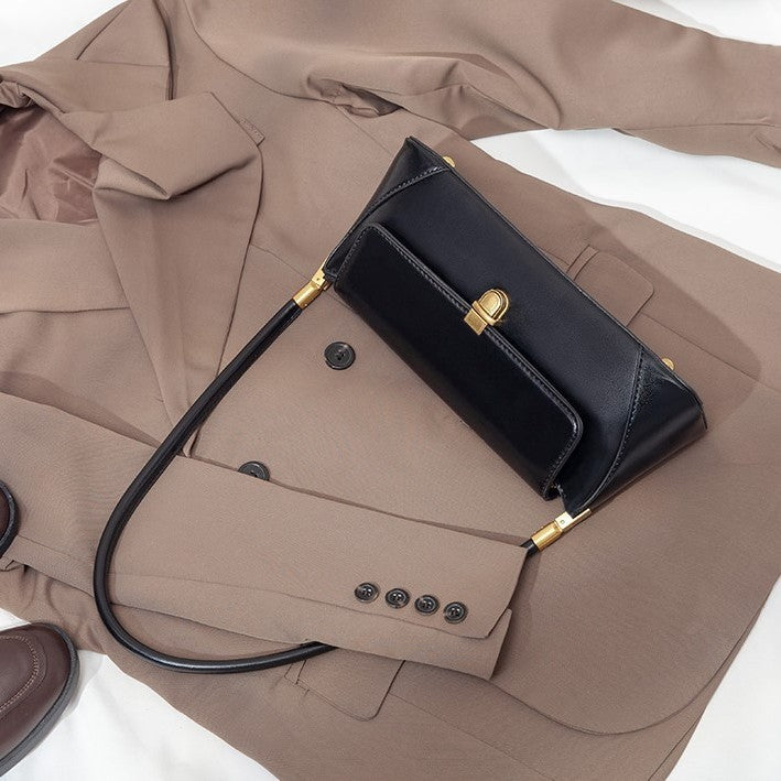 Damen Clutch mit eleganter Faltoptik und stilvollen Metallakzenten Nord Taschen