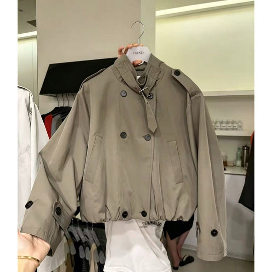 Damen Kurze Blouson‑Trenchjacke mit Stehkragen, doppelreihiger Knopfleiste und Gummizugsaum Nord Taschen