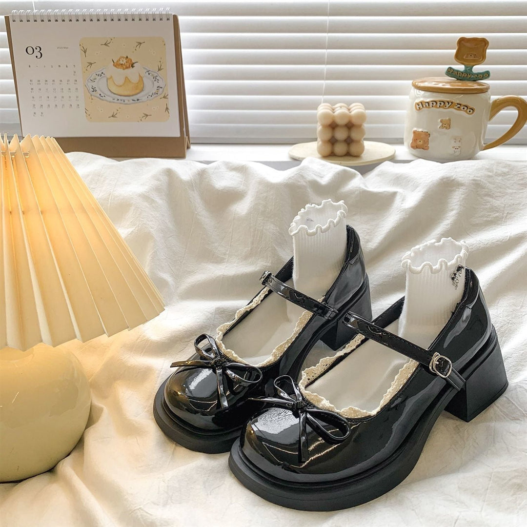 Damen Elegante Lackpumps mit verspieltem Schleifen-Detail und bequemer Sohle