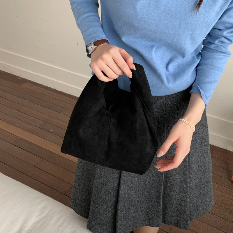Damen Schultertasche aus weichem Veloursleder mit modernem Knotenakzent Nord Taschen