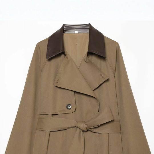 Damen kurz geschnittener Trenchcoat mit kontrastierendem Lederkragen und Taillengürtel Nord Taschen