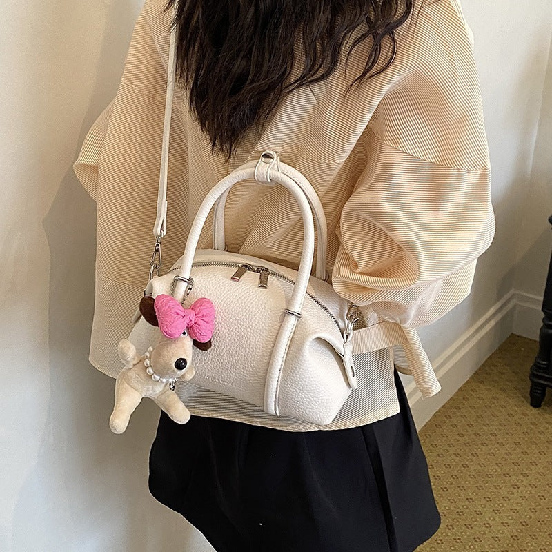 Damen Designer-Handtasche mit spielerischem Tieranhänger Nord Taschen