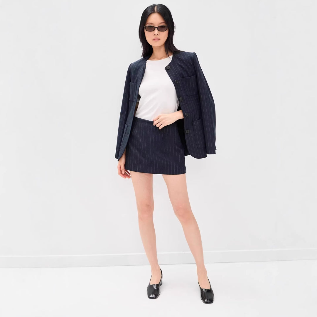 Damen Zweiteiliges Nadelstreifen-Tailoring-Set mit kragenlosem Blazer und hochgeschnittenem Minirock Nord Taschen
