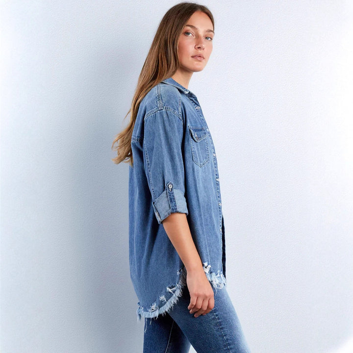 Damen lässige Denim-Hemdjacke Oversize mit aufgesetzten Brusttaschen, Herz-Stickdetail und ausgefranstem Saum Nord Taschen