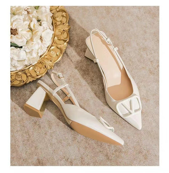 Damen Slingback Pumps mit dekorativen Metallakzenten und komfortablem Blockabsatz