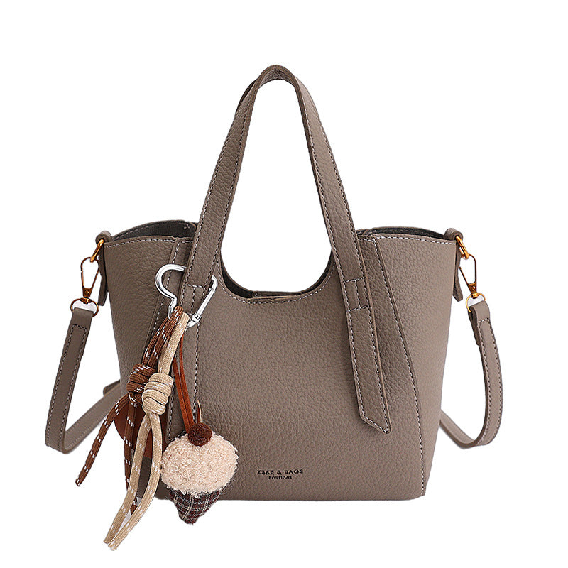 Damen Mini-Handtasche im eleganten Design mit charmantem Anhänger Nord Taschen