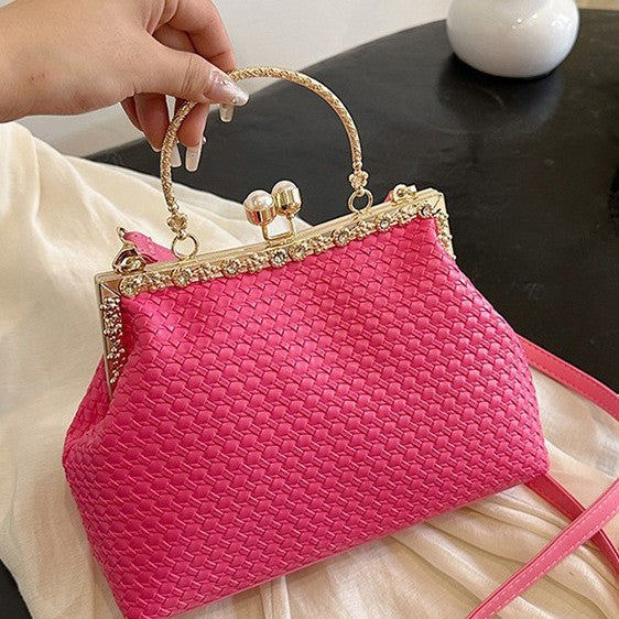 Damen elegante Handtasche mit glamourösen Kettenakzenten Nord Taschen