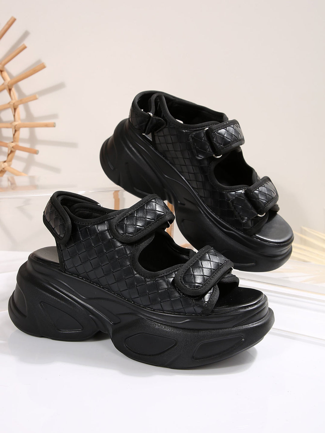 Damen Plateau-Sandalen mit verziertem Riemen und komfortabler Sohle Nord Taschen
