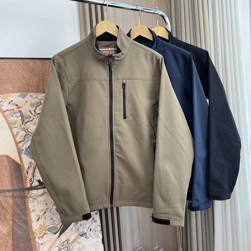 Herren Softshell‑Jacke mit Stehkragen, wasserabweisender Funktion und Reißverschlusstaschen Nord Taschen