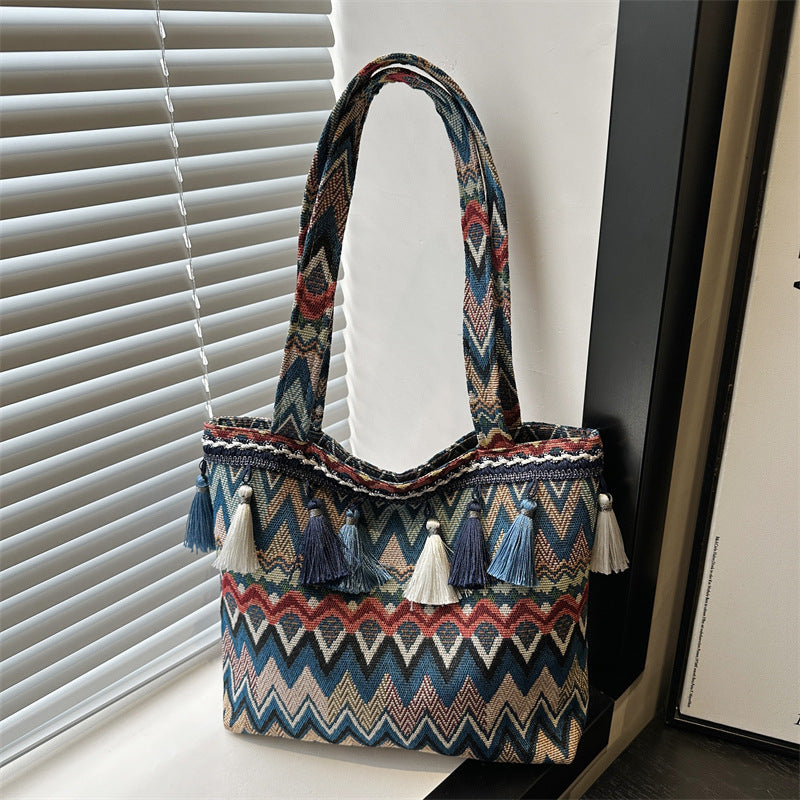 Damen Tragetasche mit stylishen Quasten und modernem Zickzackdesign Nord Taschen