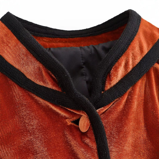 Damen Samtjacke im Blazer-Stil mit Stehkragen und bezogenen Knöpfen Nord Taschen