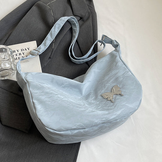 Damen Umhängetasche aus leichtem Material mit dekorativem Schmetterlingsdetail Nord Taschen