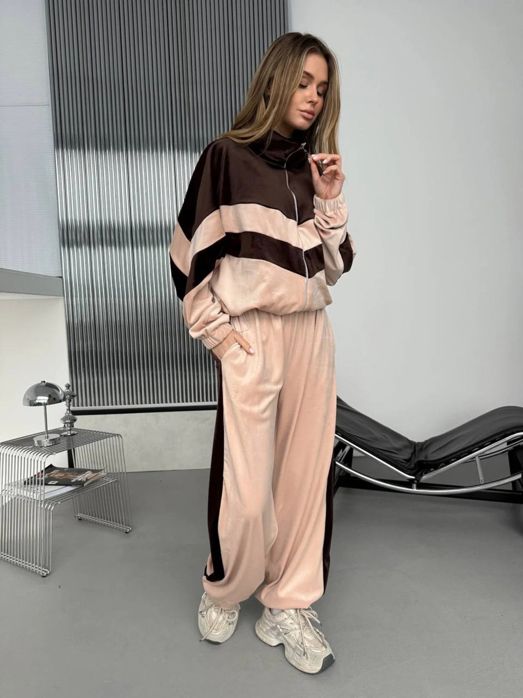 Damen Retro-inspiriertes Samt-Trackset mit Chevron-Design, Stehkragen und weiter High-Waist-Jogger Nord Taschen