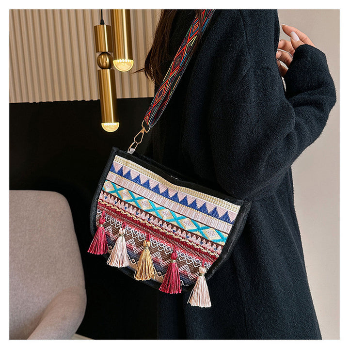 Damen umhängetasche mit kreativem Stickmuster und Quasten Nord Taschen