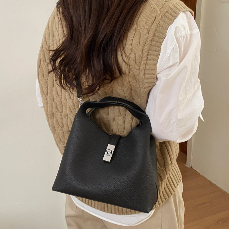 Damen Hobo-Tasche aus strukturiertem Kunstleder mit elegantem Verschluss Nord Taschen