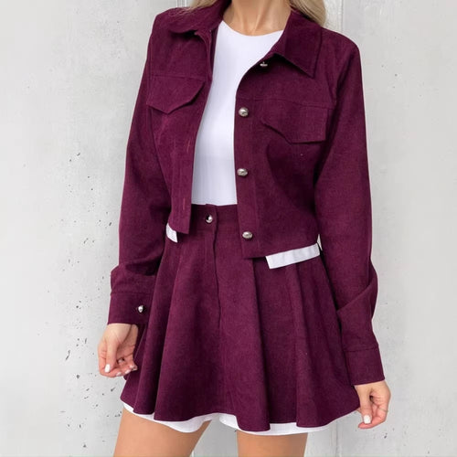 Damen kurzes Cordjacken- und Faltenrock-Set mit taillenhohem Faltenrock und cropped Hemdjacke Nord Taschen