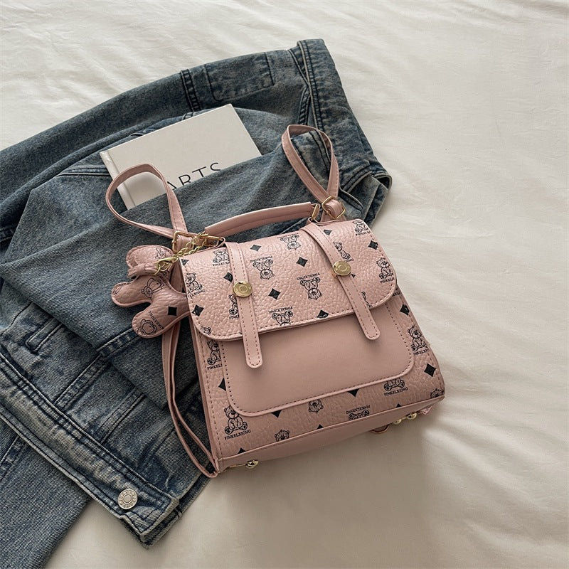 Damen Rucksackhandtasche mit verspieltem Anhänger Nord Taschen