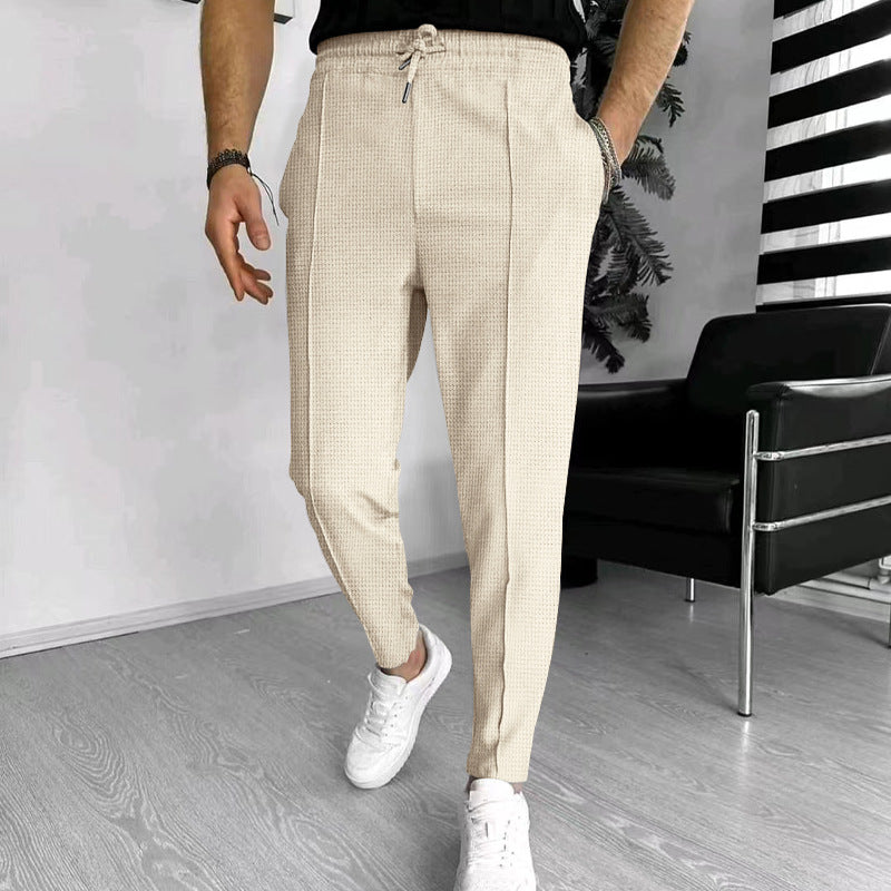 Herren nan schmal zulaufende Jogging-Chino aus strukturierter WNord Taschenqualität mit elastischem Tunnelzugbund und dekorativer Bügelfalte