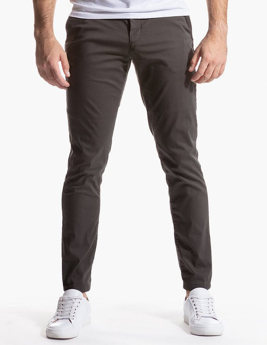 Herren Enganliegende Stretch-Chinohose mit tapered Bein und elastischem Saum Nord Taschen