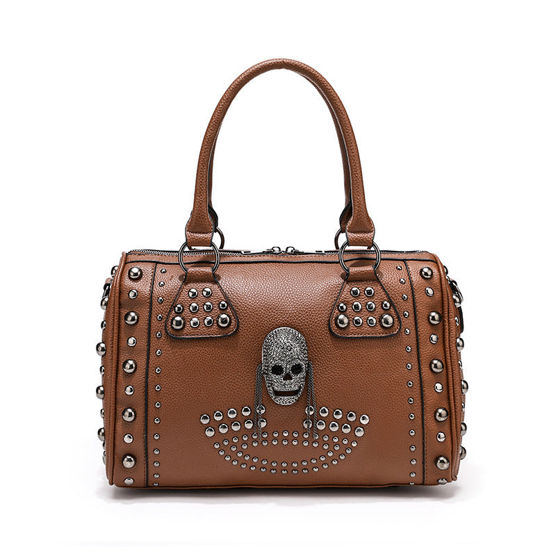 Damen Hobo-Tasche mit dekorativen Nieten und trendy Totenkopf-Applikation Nord Taschen