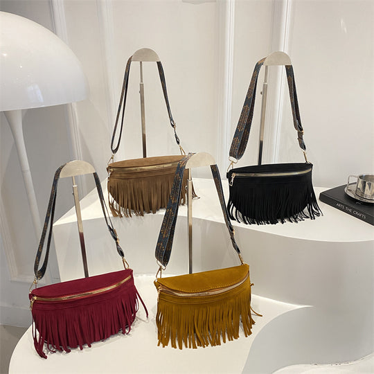 Damen Umhängetasche mit fransigen Details und dekorativem Gürtel Nord Taschen