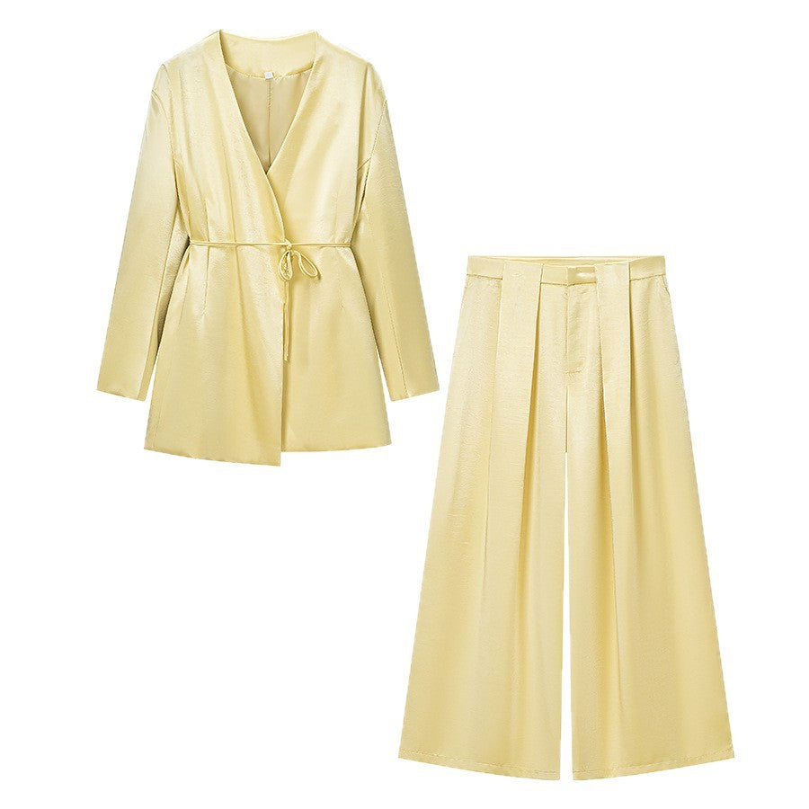 Damen Zweiteiliges Wickelblazer-Set mit Bindegürtel und hochgeschnittener weiter Plisseehose Nord Taschen