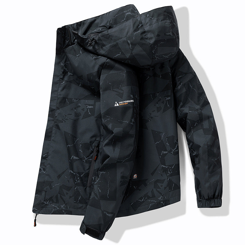 Herren Technische wasserdichte Kapuzenjacke mit grafischem Camouflage‑Print, Reißverschlusstaschen und verstellbarem Saum Nord Taschen