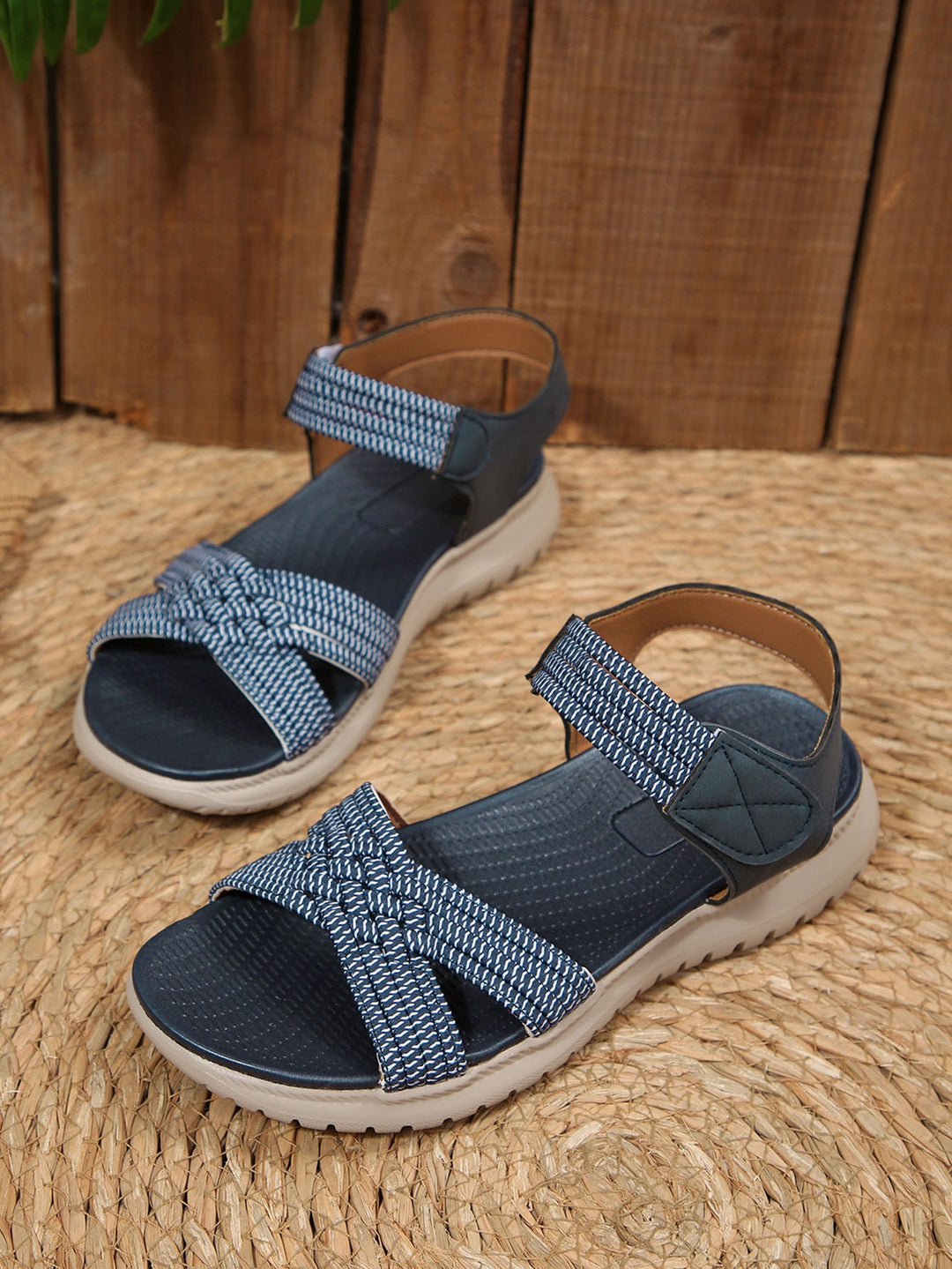 Damen Komfortable Sandalen mit geflochtenen Riemen und elastischem Band Nord Taschen