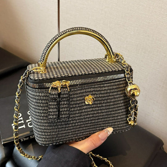 Damen modische Handtasche im strukturierten Design mit goldenen Akzenten Nord Taschen