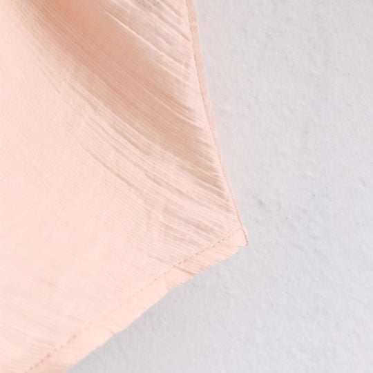 Damen Taillierte Bluse mit Stehkragen, V‑Ausschnitt und dekorativer Knopfleiste Nord Taschen