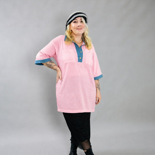 Damen oversized Polo-Tunika mit Kontrastkragen und aufgesetzten Brusttaschen Nord Taschen