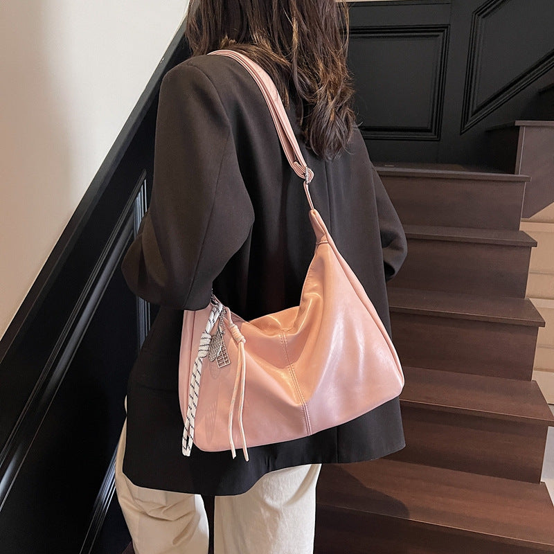 Damen Umhängetasche mit stilvollem Design und praktischem Innenfach Nord Taschen