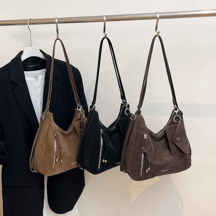 Damen Hobo-Tasche aus hochwertigem Wildleder mit modischen Akzenten Nord Taschen