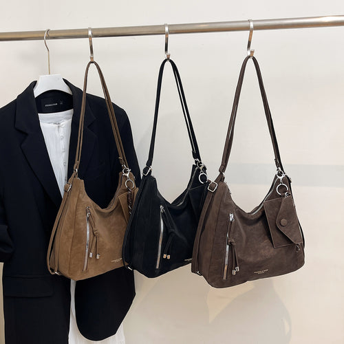 Damen Hobo-Tasche aus hochwertigem Wildleder mit modischen Akzenten Nord Taschen