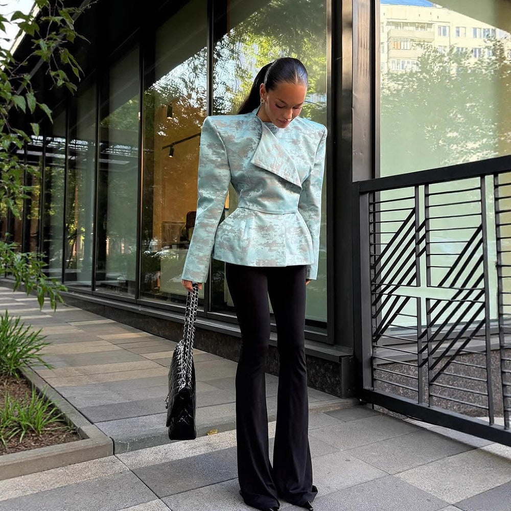Damen Taillierter Jacquard-Blazer mit betonten Schultern, Schößchen und asymmetrischem Revers Nord Taschen