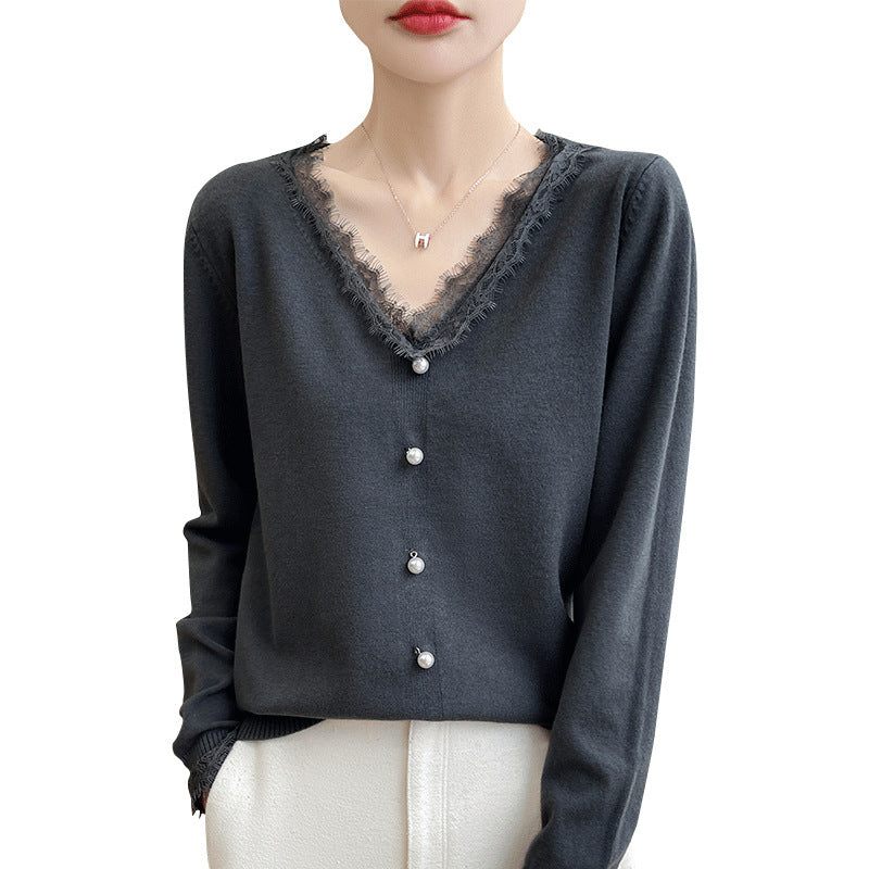 Damen Zarter V-Ausschnitt-Feinstrickcardigan mit floraler Spitzenkante und Perlenverzierung Nord Taschen