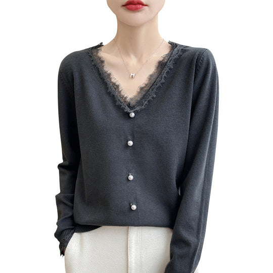 Damen Zarter V-Ausschnitt-Feinstrickcardigan mit floraler Spitzenkante und Perlenverzierung Nord Taschen