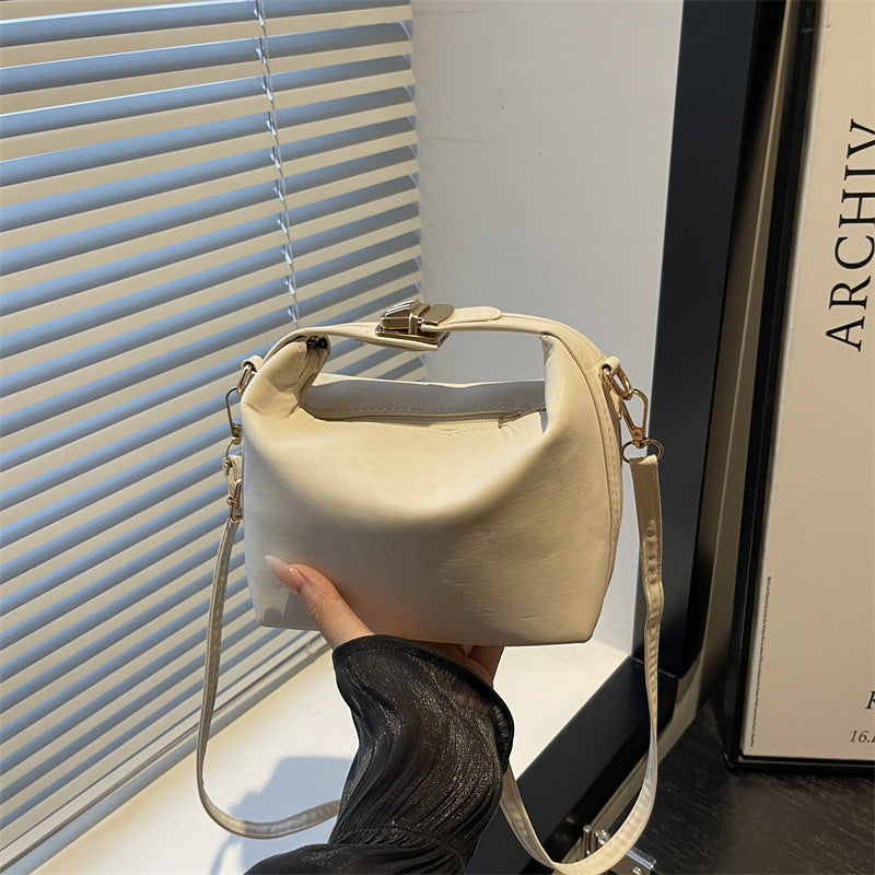 Damentasche mit elegantem Leopardenmuster und wertvollen Details Nord Taschen