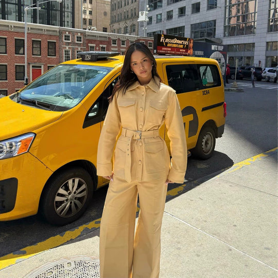 Damen Taillierte Utility-Jacke im Safari-Stil mit breitem Bindegürtel und Pattentaschen Nord Taschen