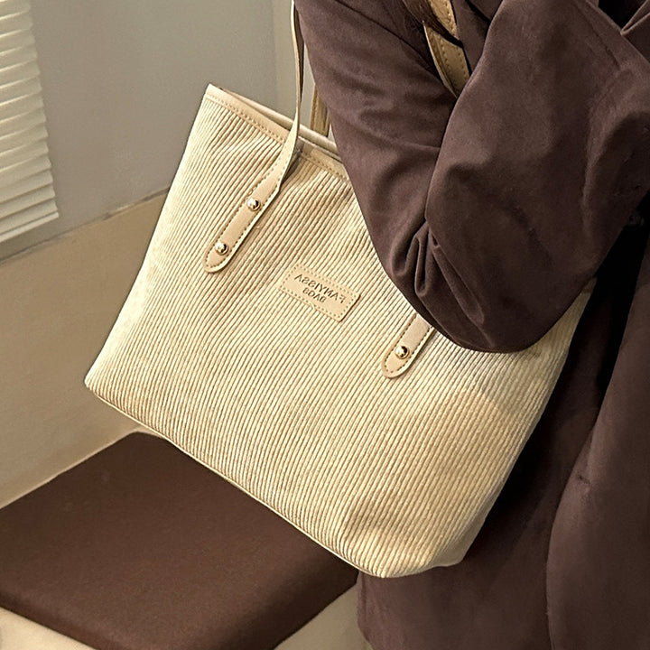 Damen Beuteltasche aus hochwertigem Cord mit praktischen Innenfächern Nord Taschen