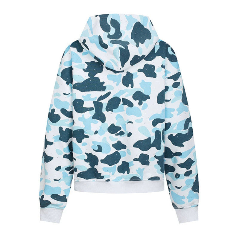 Damen Kapuzenjacke im Camouflage‑Print mit durchgehendem Reißverschluss, Kängurutasche und Rippbündchen Nord Taschen