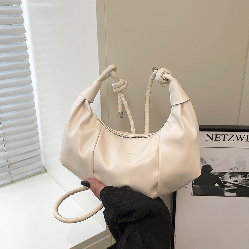 Damen Handtasche mit einzigartigem Kordelzugdesign und verspieltem Anhänger Nord Taschen