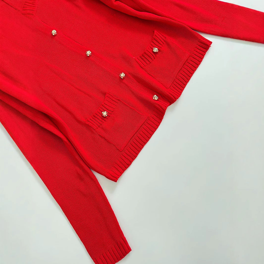 Damen Feiner Strick-Cardigan mit Zierknöpfen, Rundhalsausschnitt und aufgesetzten Taschen Nord Taschen